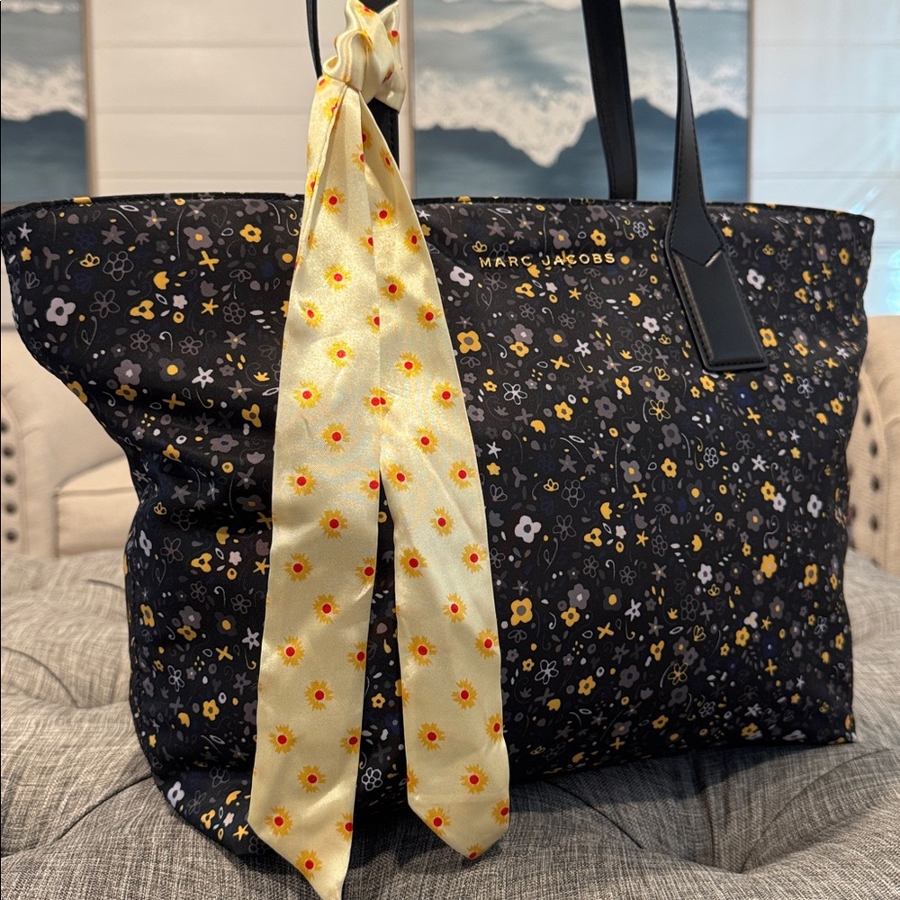 Marc Jacobs Bag Wingman Black Yellow Floral Nylon Tote EUC - Picture 3 of 17